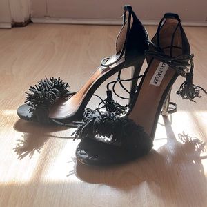 Steve Madden sassey black suede fringe with tassels